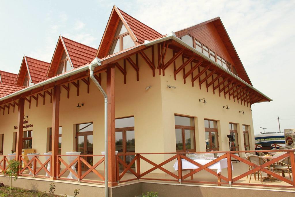 Tuzséri Pálinka Tanya Exterior foto